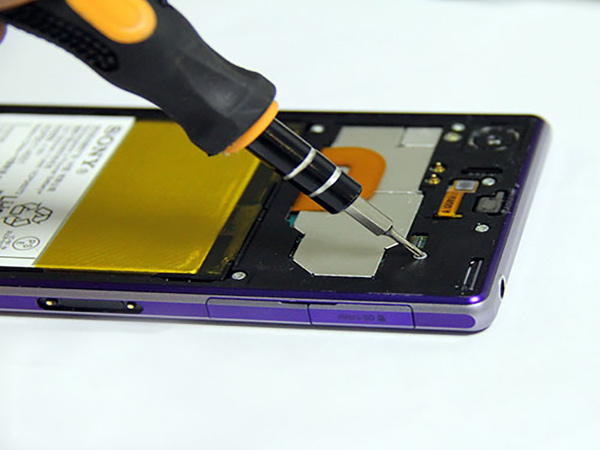 khi-nao-can-thay-nut-nguon-sony-xperia-z1