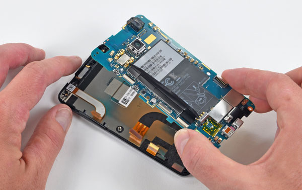 nguoi-tho-dang-tien-hanh-thao-man-hinh-htc-10 nguoi-tho-dang-tien-hanh-thao-man-hinh-htc-10