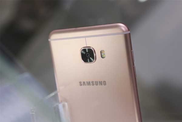 thay-camera-samsung-c5-1