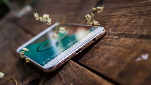 thay-chan-sac-oppo-f1s-2