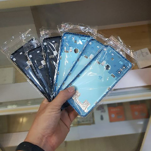 thay-kinh-lung-nap-lung-xiaomi-redmi-note-6-note-6-pro-2 Địa chỉ Thay kính lưng, nắp lưng Xiaomi Redmi Note 6, Note 6 Pro uy tín