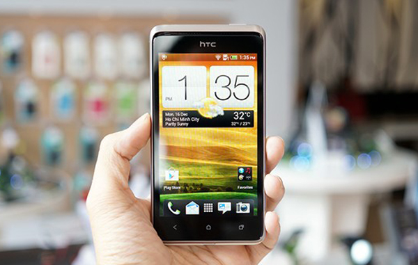 thay-man-hinh-htc-desire-l-1