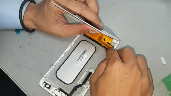 thay-mat-kinh-cam-ung-samsung-galaxy-c9-pro-1