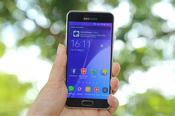 thay-mat-kinh-samsung-galaxy-a3-a300