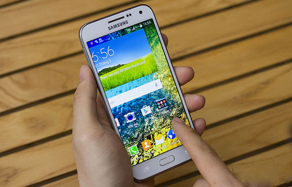 thay-màn-hình-samsung-e5 thay-màn-hình-samsung-e5