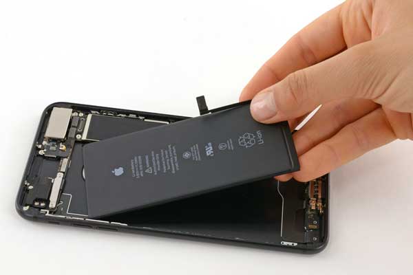 Thay pin iPhone 7 Plus 3 Thay pin iPhone 7 Plus 3