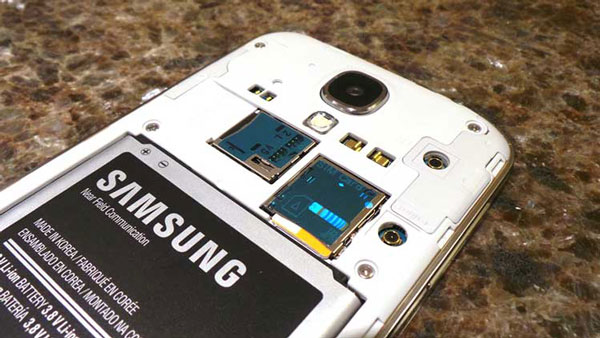 thay-pin-samsung-galaxy-s4-11 thay-pin-samsung-galaxy-s4-11