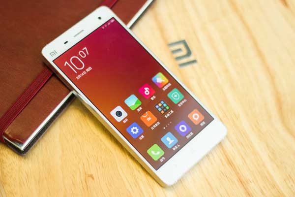 thay-pin-xiaomi-mi4-1 thay-pin-xiaomi-mi4-1