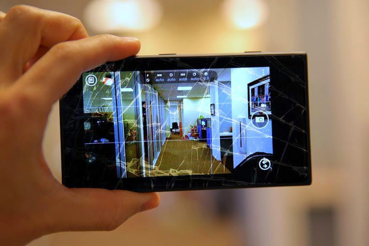 Thay mặt kính Nokia Lumia 800, 820, 830