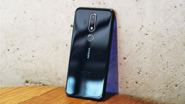 thay-mat-kinh-nokia-6.1