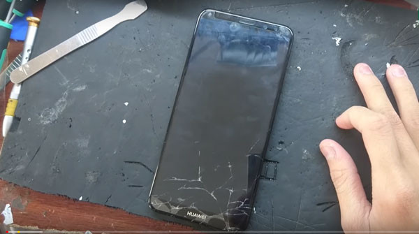 mat-kinh-nova-2i Dấu hiệu mặt kính Nova 2i bị nứt