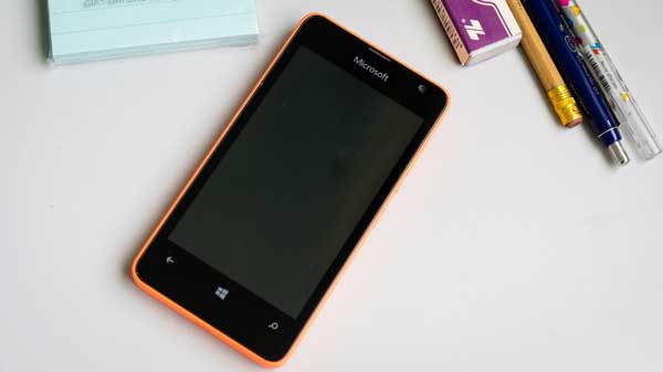thay-man-hinh-lumia-430-435-1
