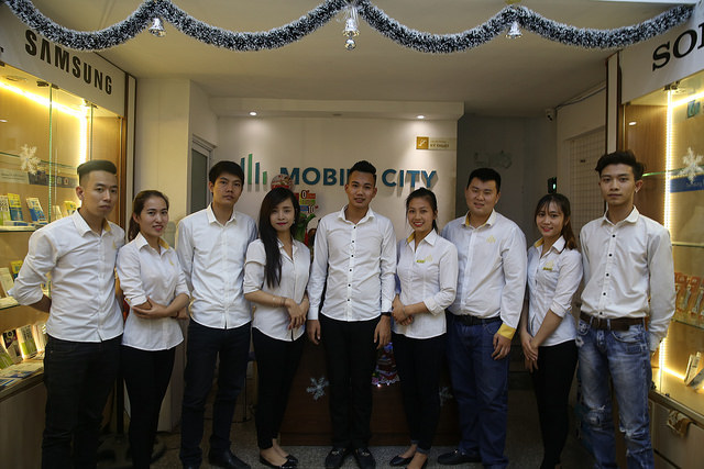 thay-mat-kinh-oppo-f9-02-1