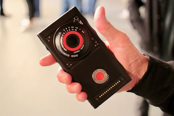 thay-thay-pin-red-hydrogen-one thay-thay-pin-red-hydrogen-one